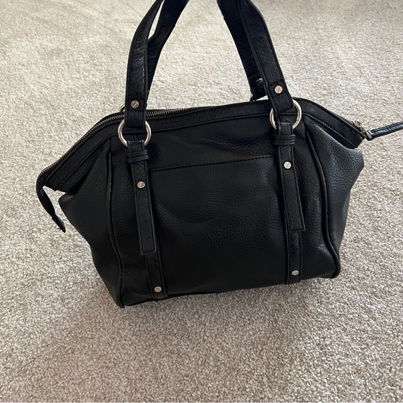 Dana Buchman y2k black leather handbag with crossbody strap red interior - Picture 3 of 10